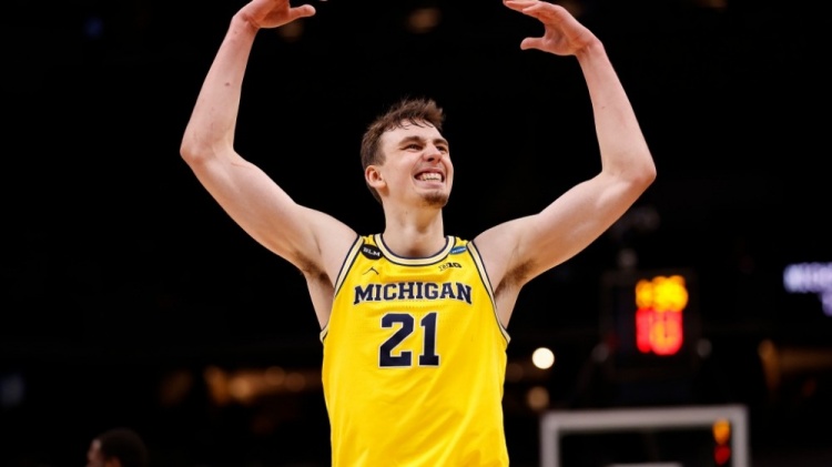 队担纲重任 队担纲重任