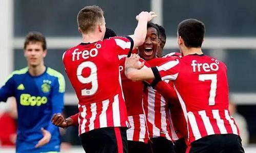 他在阿贾克 他在阿贾克